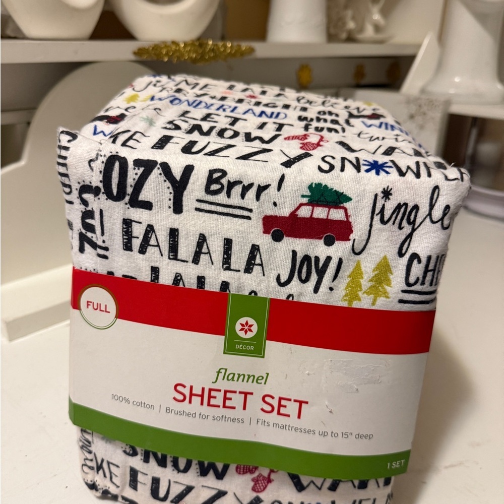 Four pices full size bed set cotton soft. Festive Holiday Design for anyone